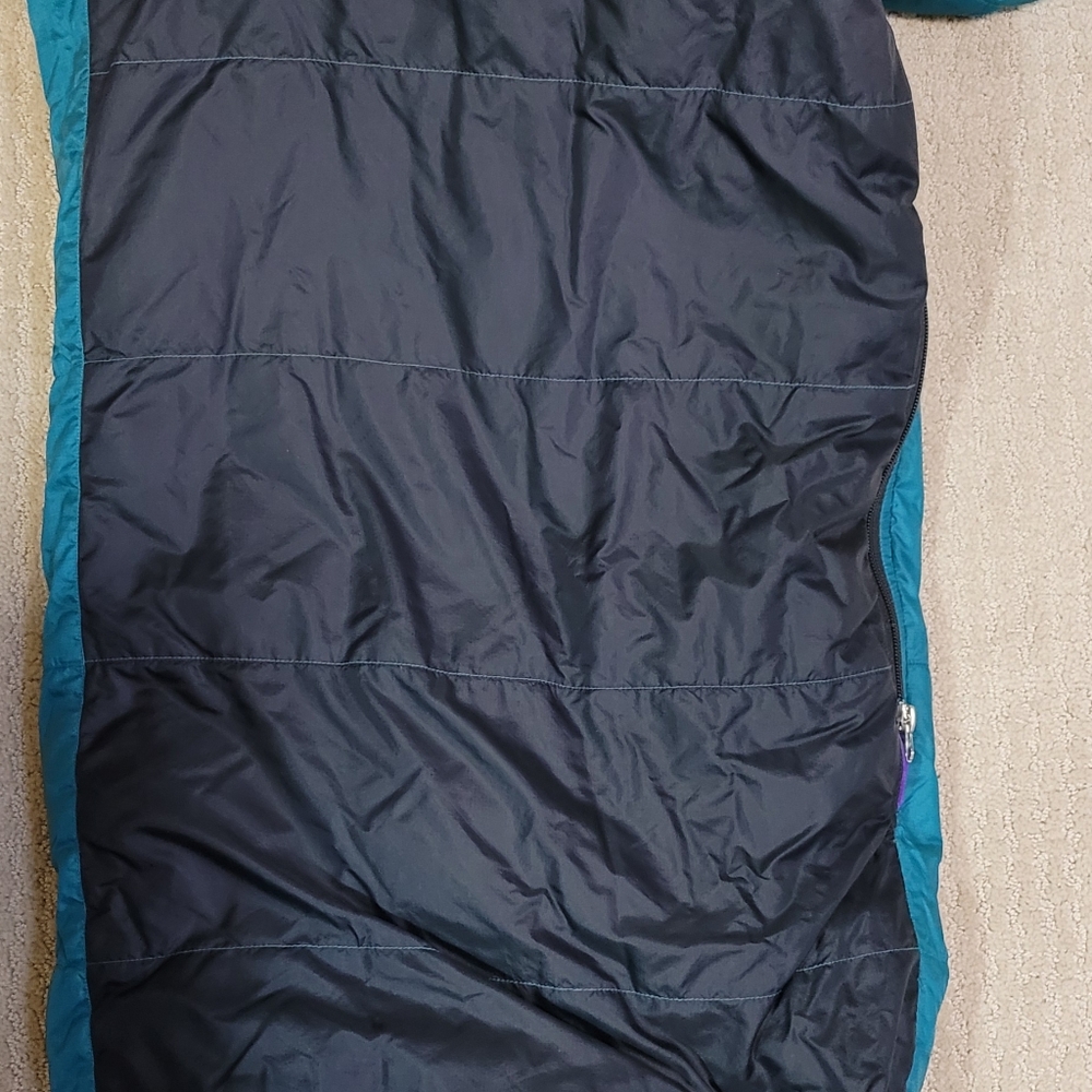 SOLD Marmot Ultralightweight sleeping bag - Picture 7 of 7